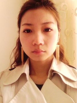 安静趴着主播照片