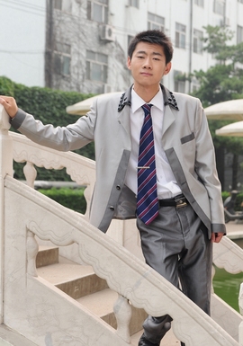 房树伟强11主播照片
