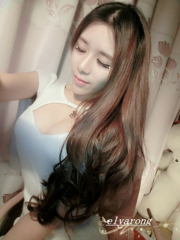 ELVA荣児的主播照片