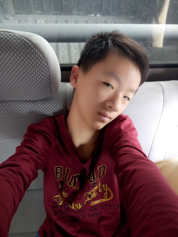 1525363592的主播照片