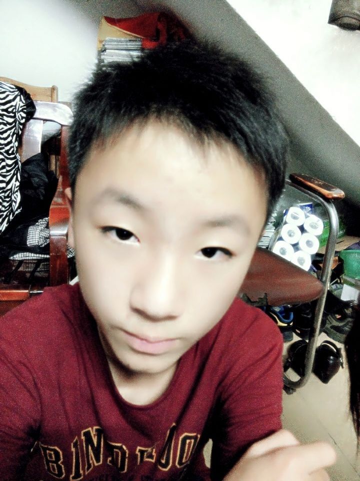 1525363592的主播照片