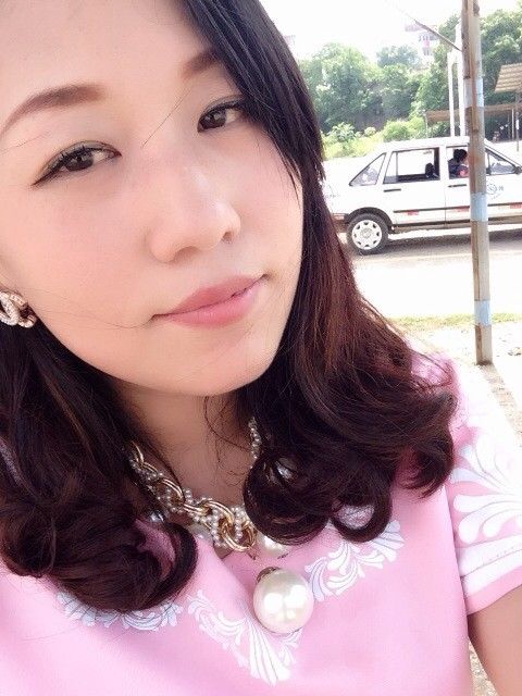 唐露II主播照片