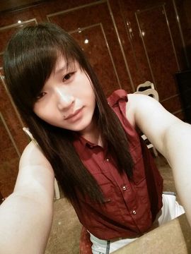 彩霞之窗主播照片
