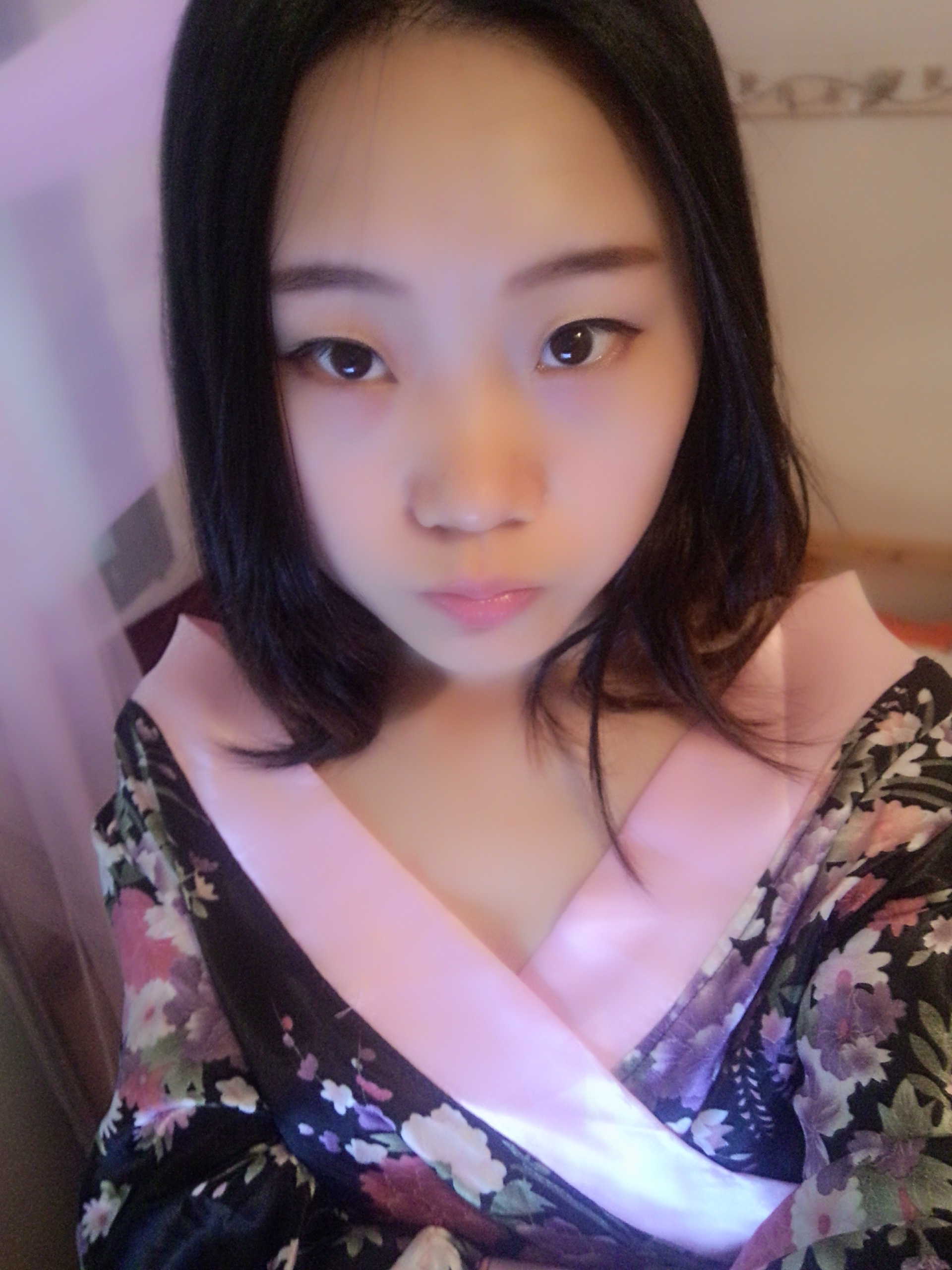 勤魅儿的主播照片