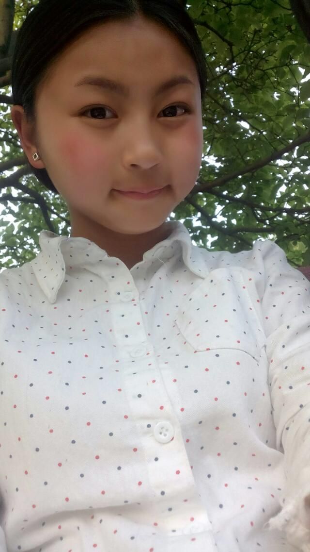 王依筱主播照片
