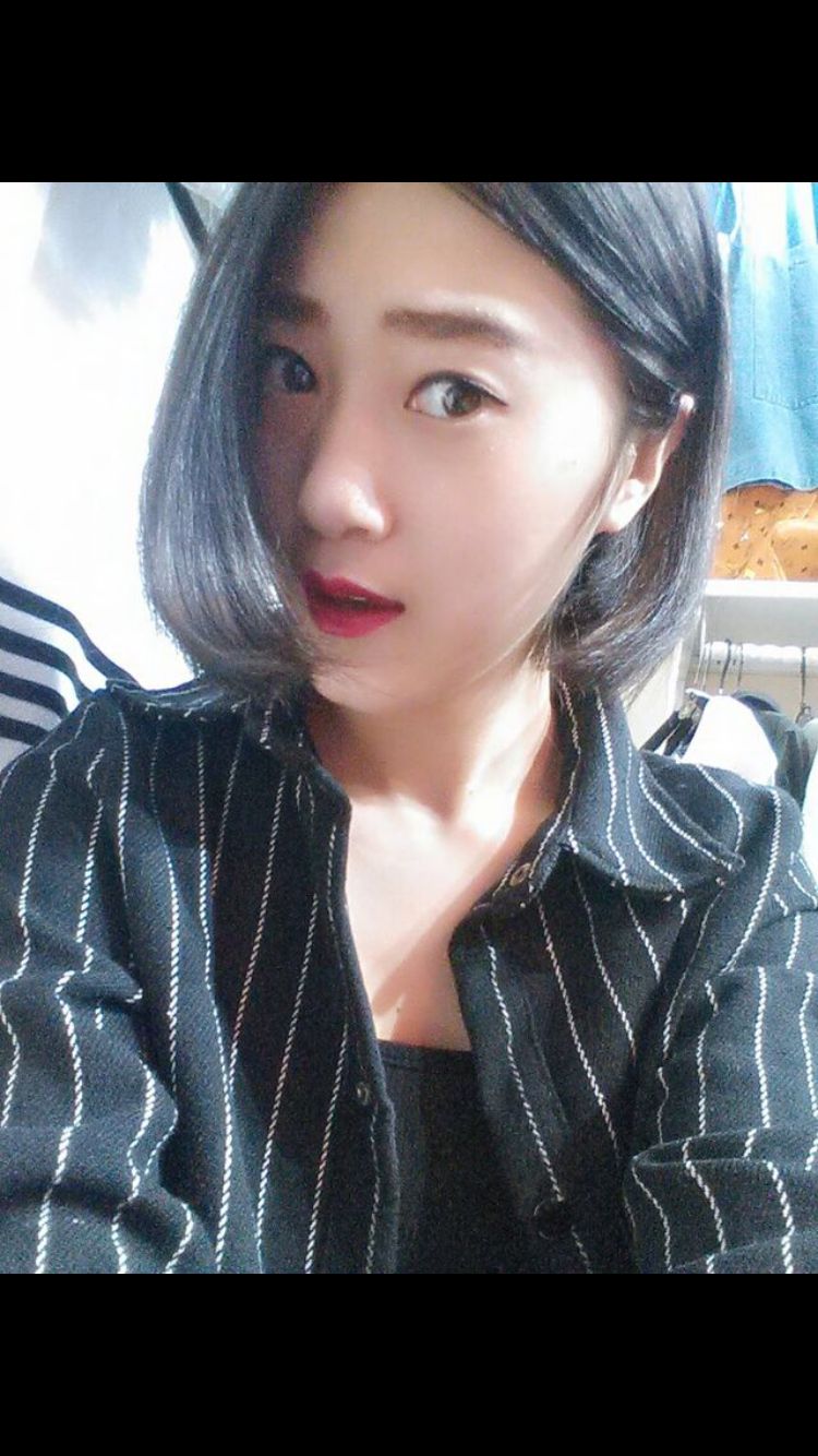 小小依0302主播照片
