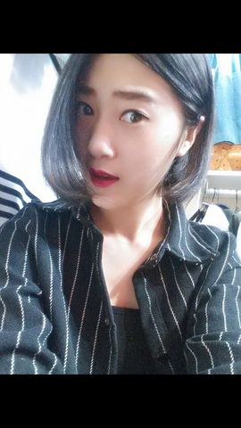 小小依0302主播照片