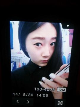 小小依0302主播照片