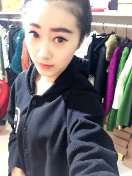小小依0302主播照片