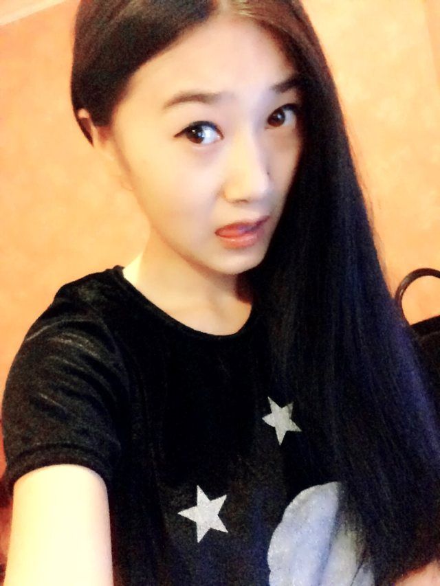 小小依0302主播照片