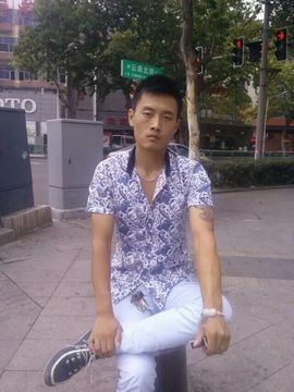 小爷龍四主播照片