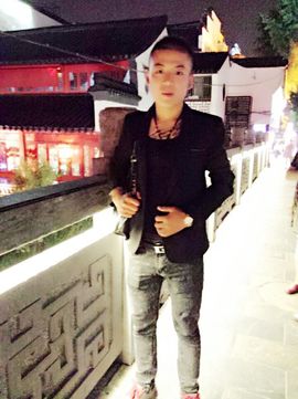 吥抽烟嘚男---神主播照片