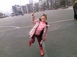 七岁女孩徐可儿主播照片
