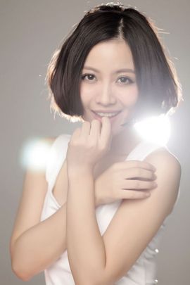 Monica女娃主播照片