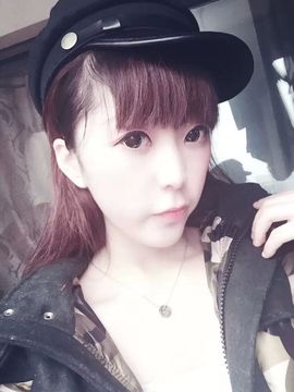 小兜兜xin主播照片