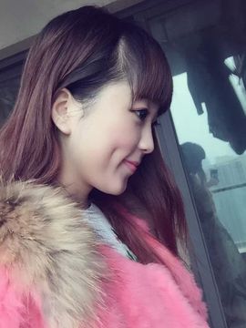 小兜兜xin主播照片