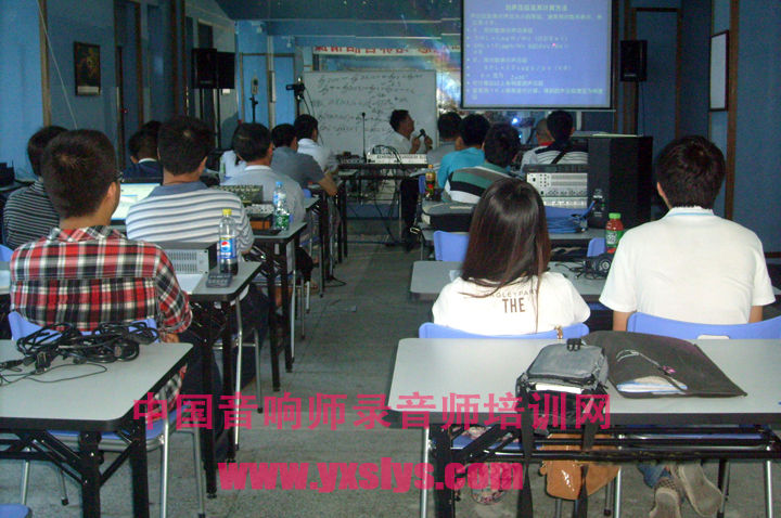 音响师录音师培训的主播照片