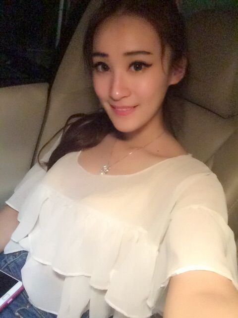 白妹yiiiღ主播照片