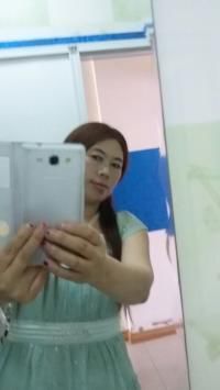 董百合主播照片