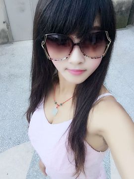 没人爱的小叶蝶主播照片