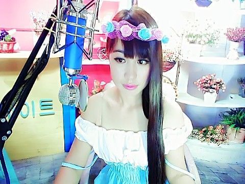 美呀，，，的主播海报