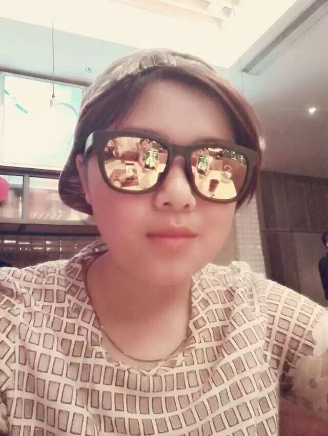 秋天里的小蘑菇的主播照片