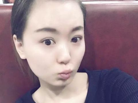 小小😘😘原点海报