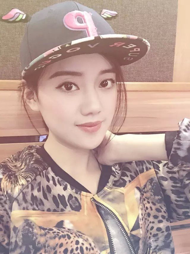 毕夏。爱你的主播照片
