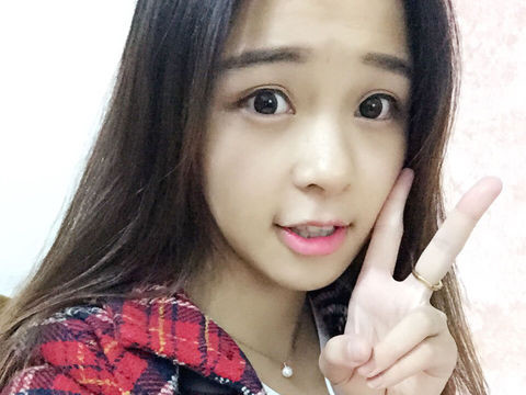 惟vi要勇敢笑海报