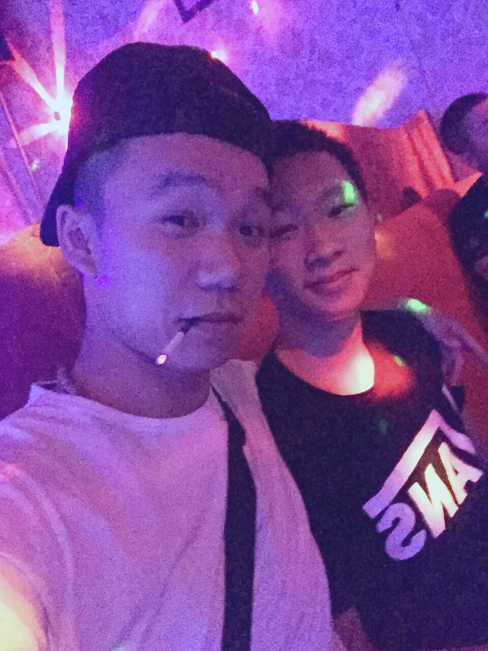颜来疯的主播照片