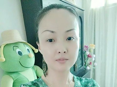 团依依海报