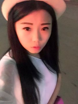 1号女孩儿小曼主播照片