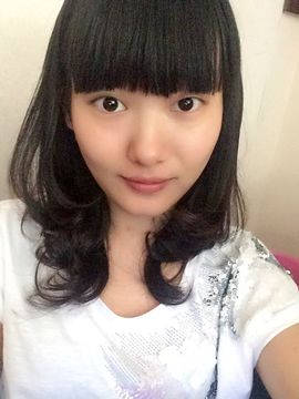 聆聆七主播照片