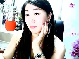竹墨音色主播照片