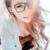 白色衬衫透漏出迷人气海报
