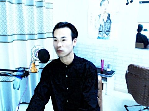 高端發(fā)型師的主播照片