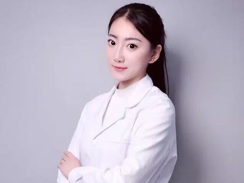 大眼睛姑娘💗海报