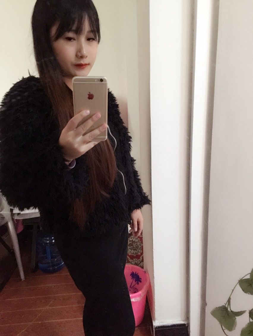 小灯美主播照片