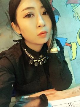 小美金桐主播照片