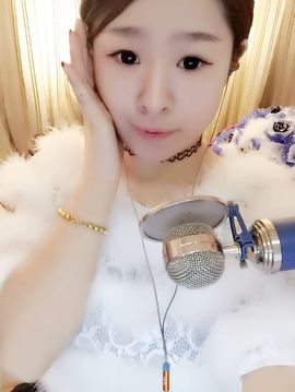 笑笑保持微笑主播照片