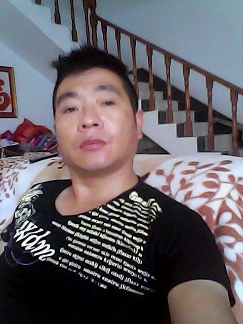 一块八的主播照片