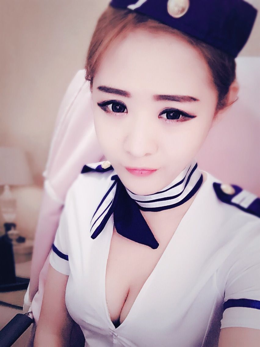 小啊惠i主播照片