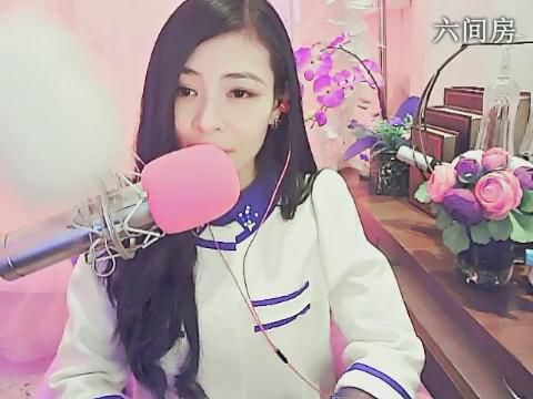 ♥♡灬唇印゛情钟初见的图片