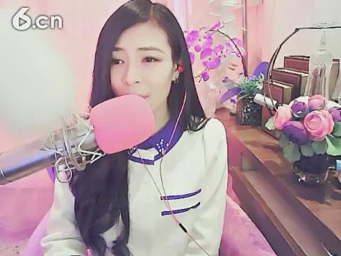 ♥♡灬唇印゛情钟初见的图片