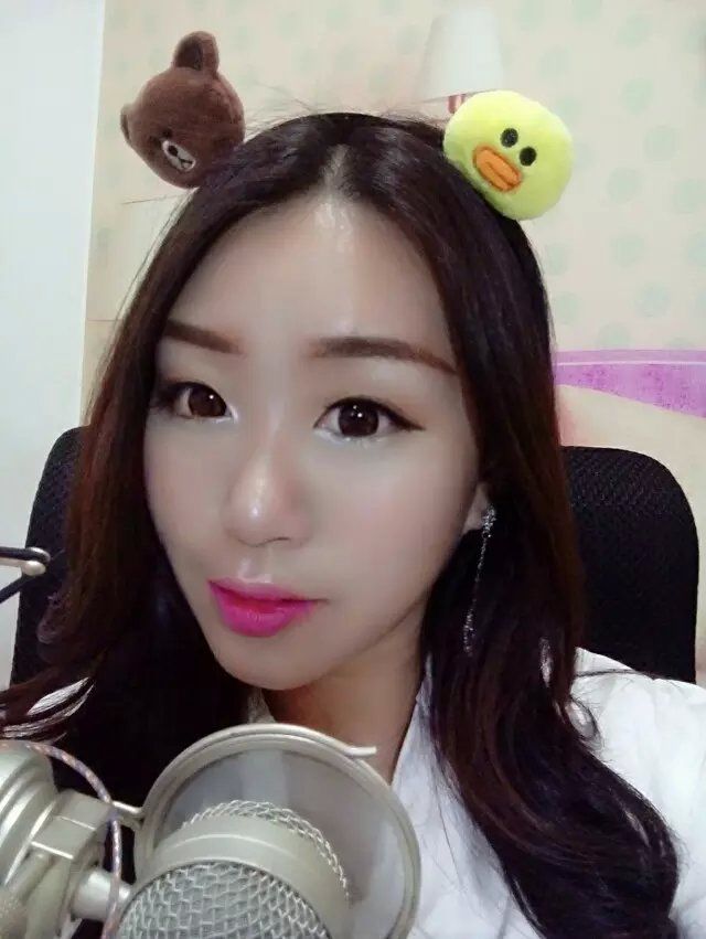 小曉巖的主播照片