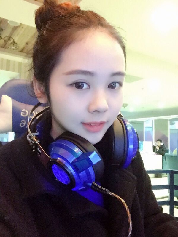 可穷可穷的笨依依的主播海报