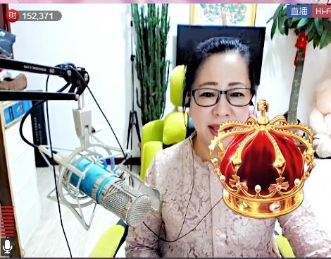 魅力女人唱民歌的图片