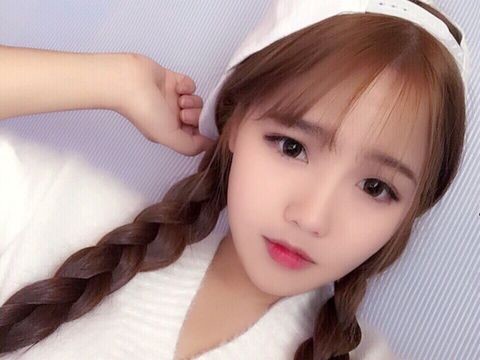 小栗子🍂海报