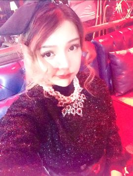 养猴子的麻花辫主播照片