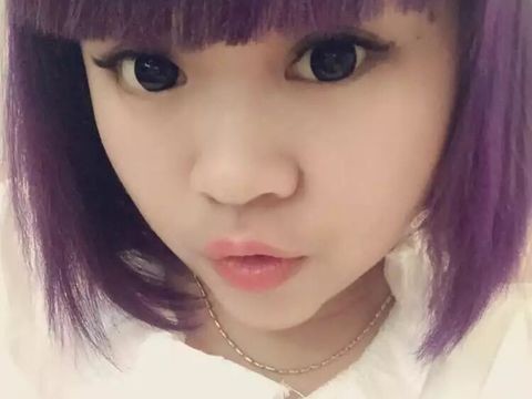 小猪抱奶瓶海报